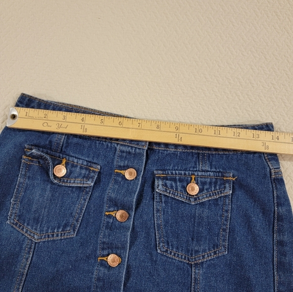 Forever 21 Denim Button-Front Skirt Size Medium Cut Of Jeans Frayed Hem Fringe - Picture 4 of 7